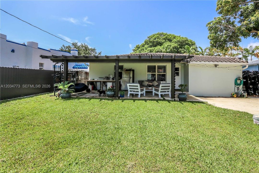 For Sale: $689,000 (3 beds, 2 baths, 1569 Square Feet)