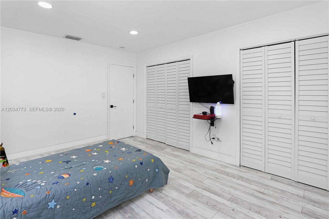 For Sale: $689,000 (3 beds, 2 baths, 1569 Square Feet)
