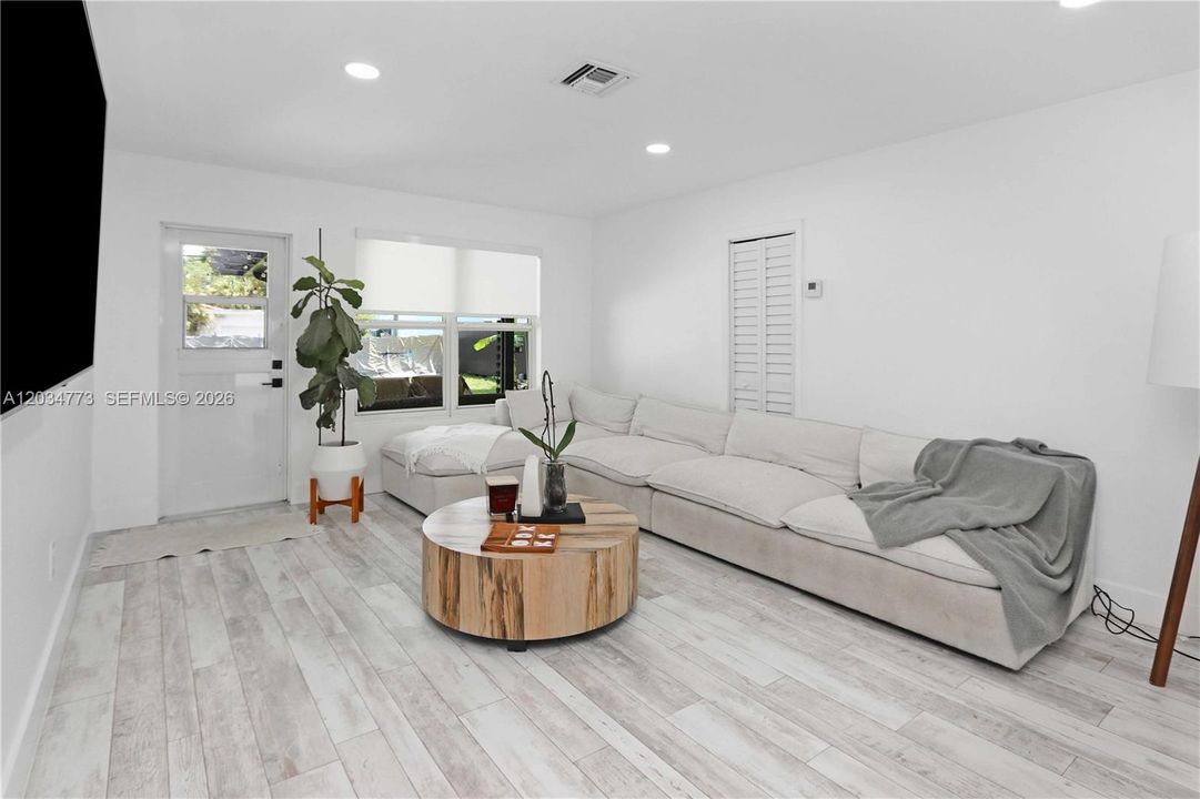 For Sale: $689,000 (3 beds, 2 baths, 1569 Square Feet)