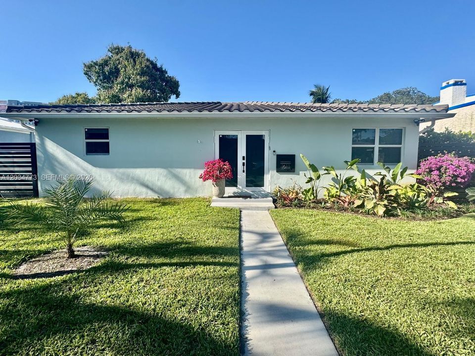 For Sale: $689,000 (3 beds, 2 baths, 1569 Square Feet)