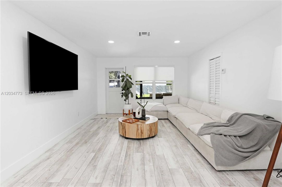 For Sale: $689,000 (3 beds, 2 baths, 1569 Square Feet)