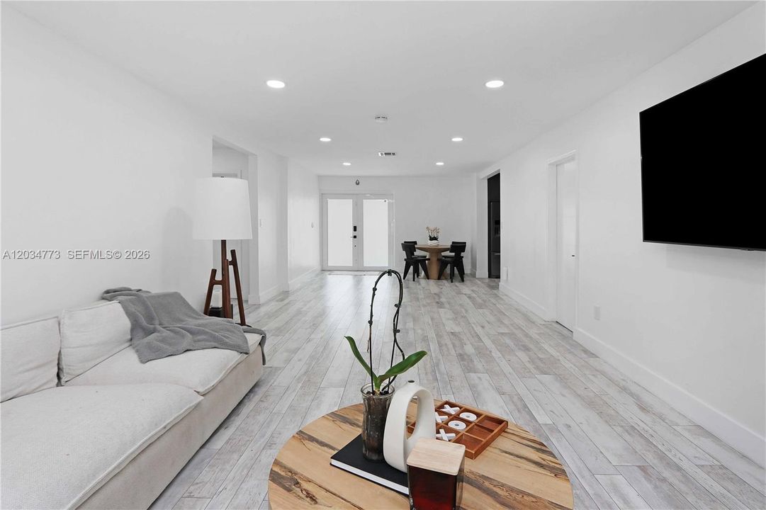 For Sale: $689,000 (3 beds, 2 baths, 1569 Square Feet)