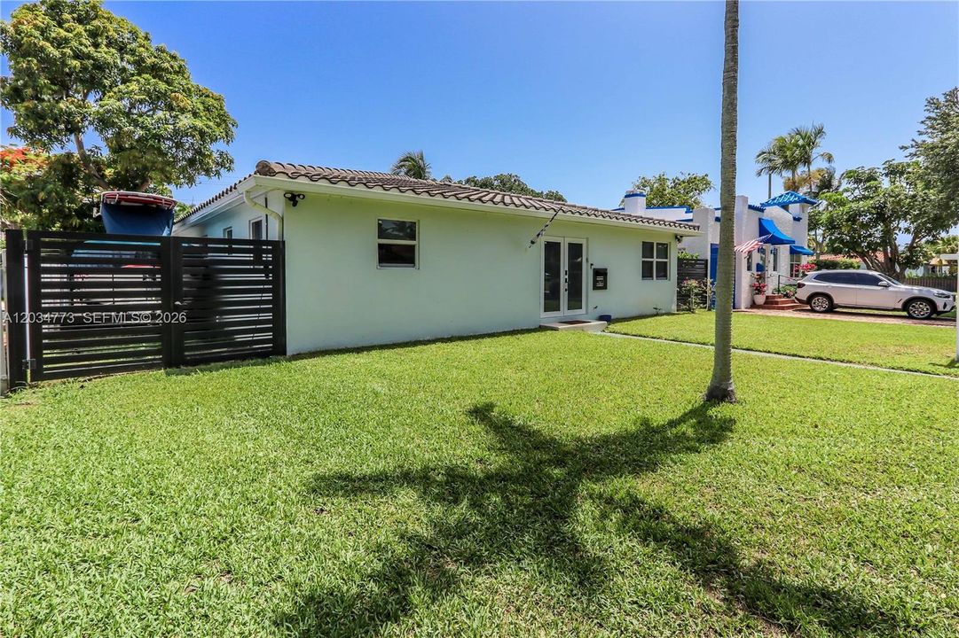 For Sale: $689,000 (3 beds, 2 baths, 1569 Square Feet)