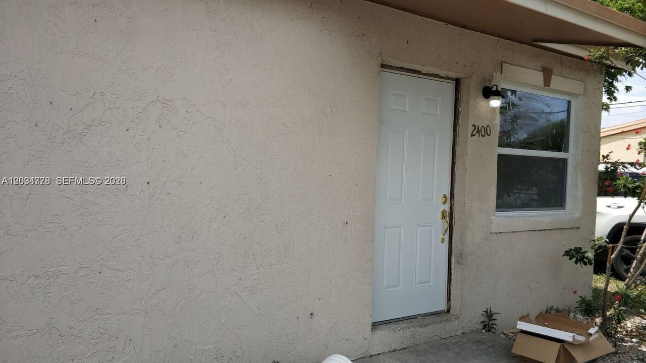 For Sale: $250,000 (2 beds, 1 baths, 616 Square Feet)