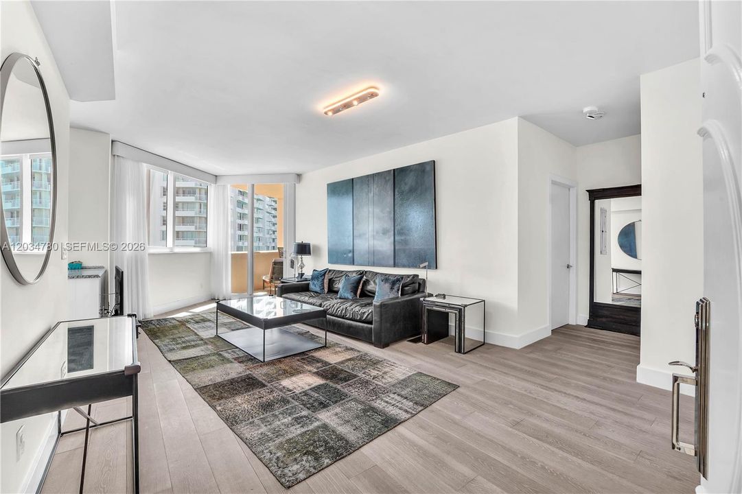 For Rent: $5,950 (1 beds, 1 baths, 1090 Square Feet)