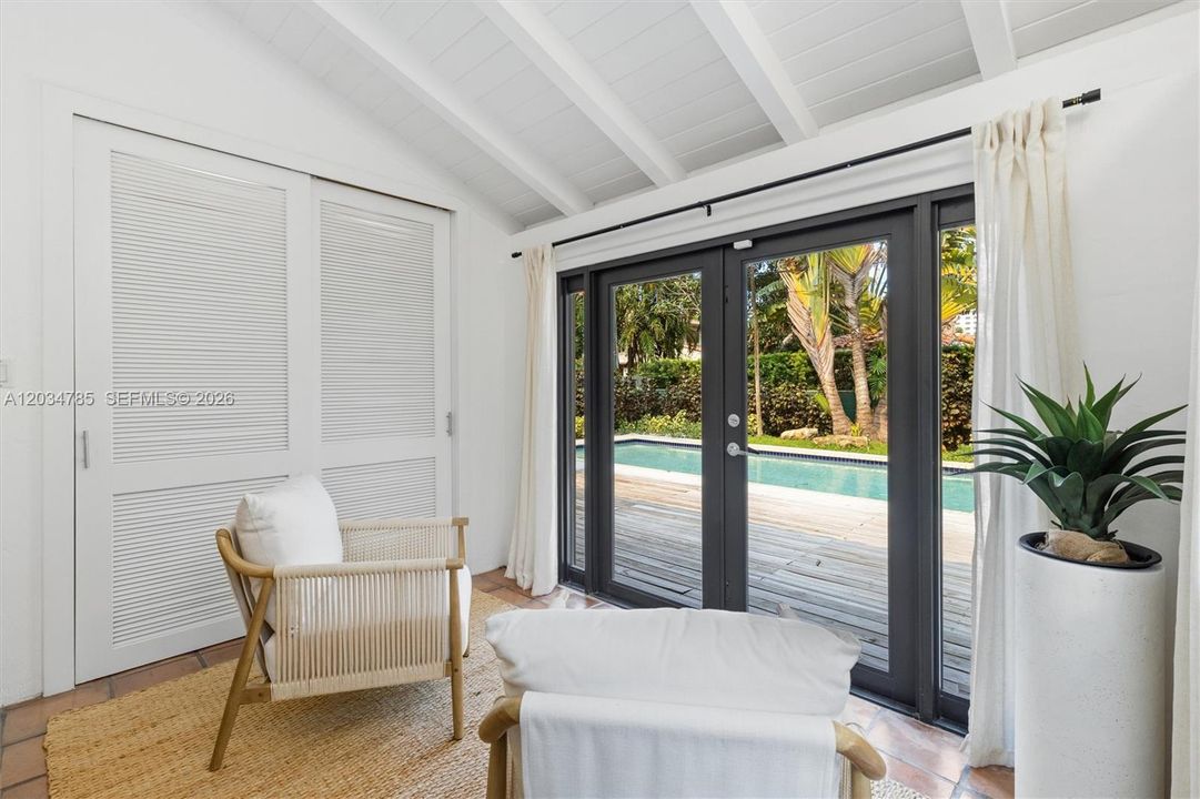 For Sale: $2,095,000 (4 beds, 2 baths, 1855 Square Feet)