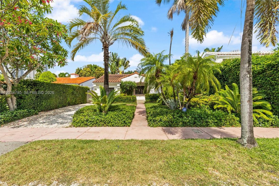 For Sale: $2,095,000 (4 beds, 2 baths, 1855 Square Feet)