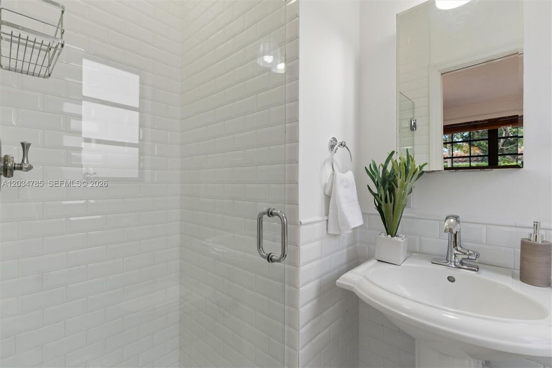 For Sale: $2,095,000 (4 beds, 2 baths, 1855 Square Feet)