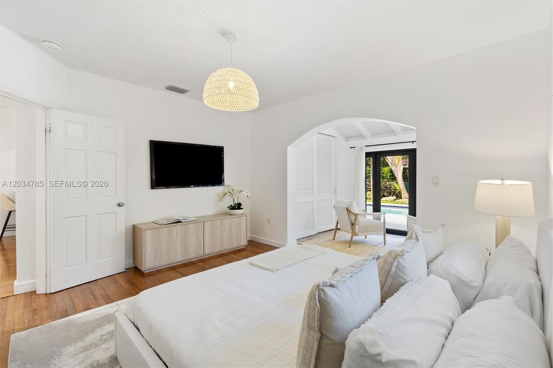 For Sale: $2,095,000 (4 beds, 2 baths, 1855 Square Feet)