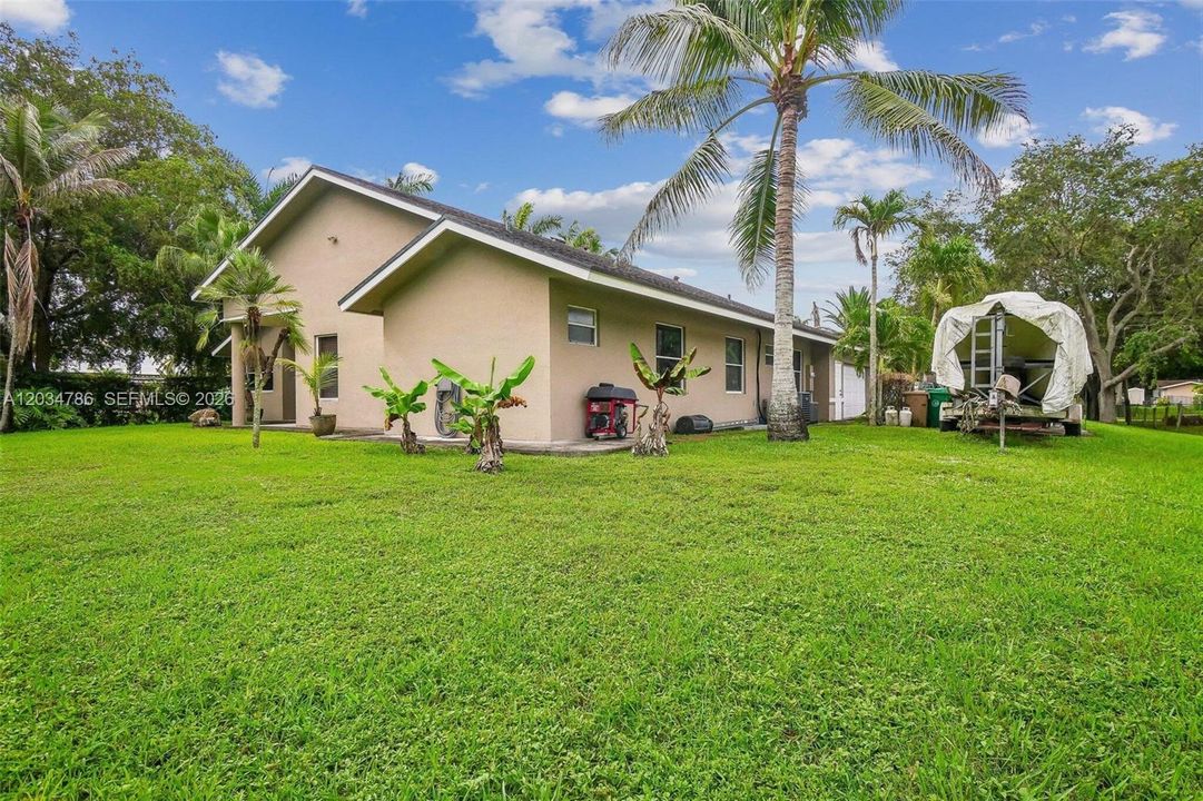 En Venta: $1,300,000 (4 camas, 3 baños, 2459 Pies cuadrados)