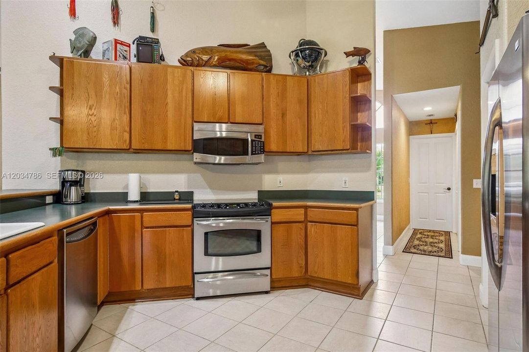En Venta: $1,300,000 (4 camas, 3 baños, 2459 Pies cuadrados)
