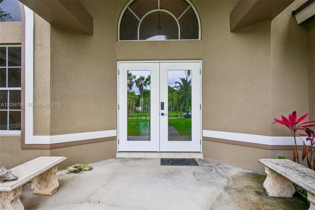 En Venta: $1,300,000 (4 camas, 3 baños, 2459 Pies cuadrados)
