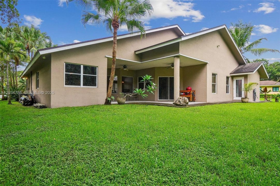 En Venta: $1,300,000 (4 camas, 3 baños, 2459 Pies cuadrados)