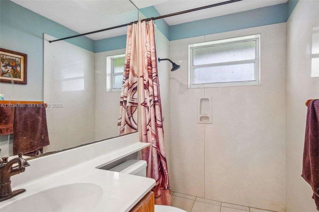 En Venta: $1,300,000 (4 camas, 3 baños, 2459 Pies cuadrados)