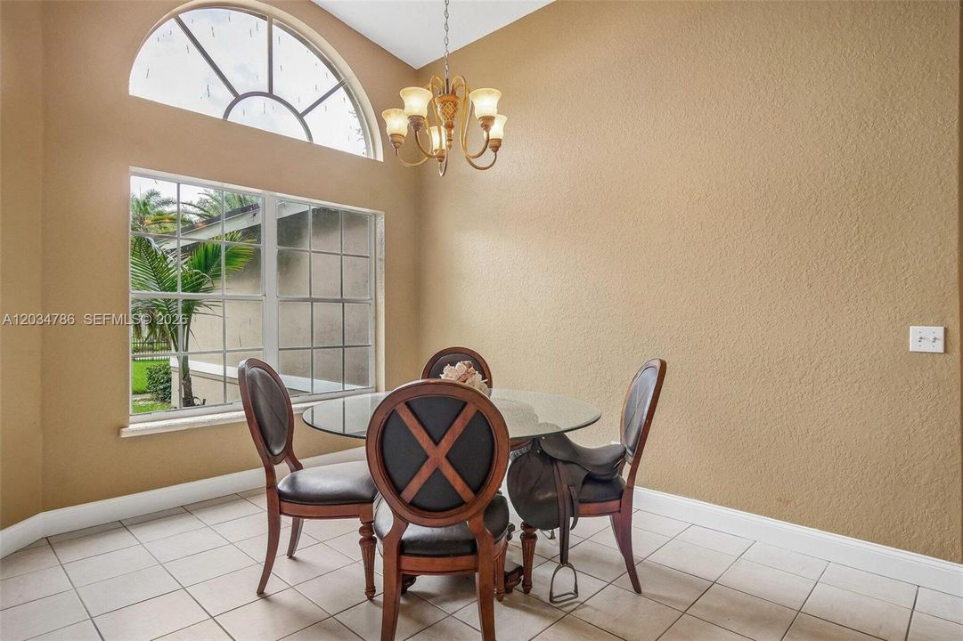 En Venta: $1,300,000 (4 camas, 3 baños, 2459 Pies cuadrados)