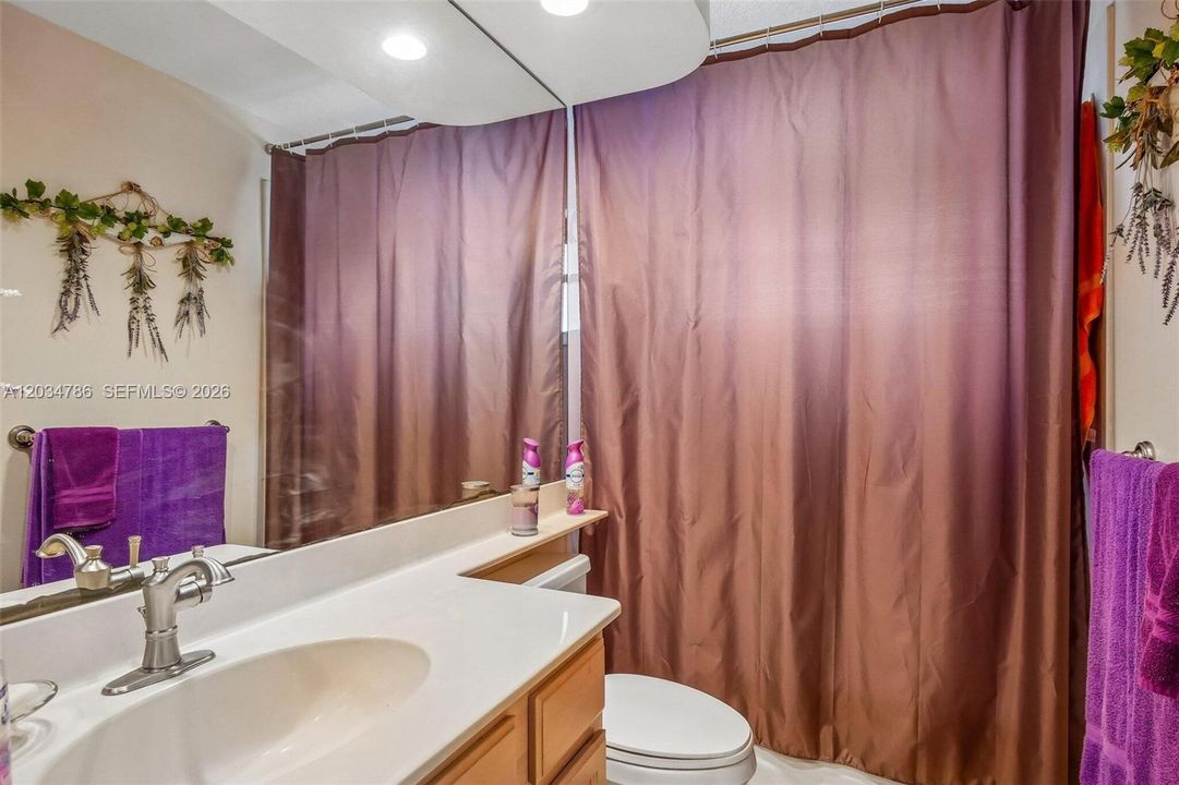 En Venta: $1,300,000 (4 camas, 3 baños, 2459 Pies cuadrados)