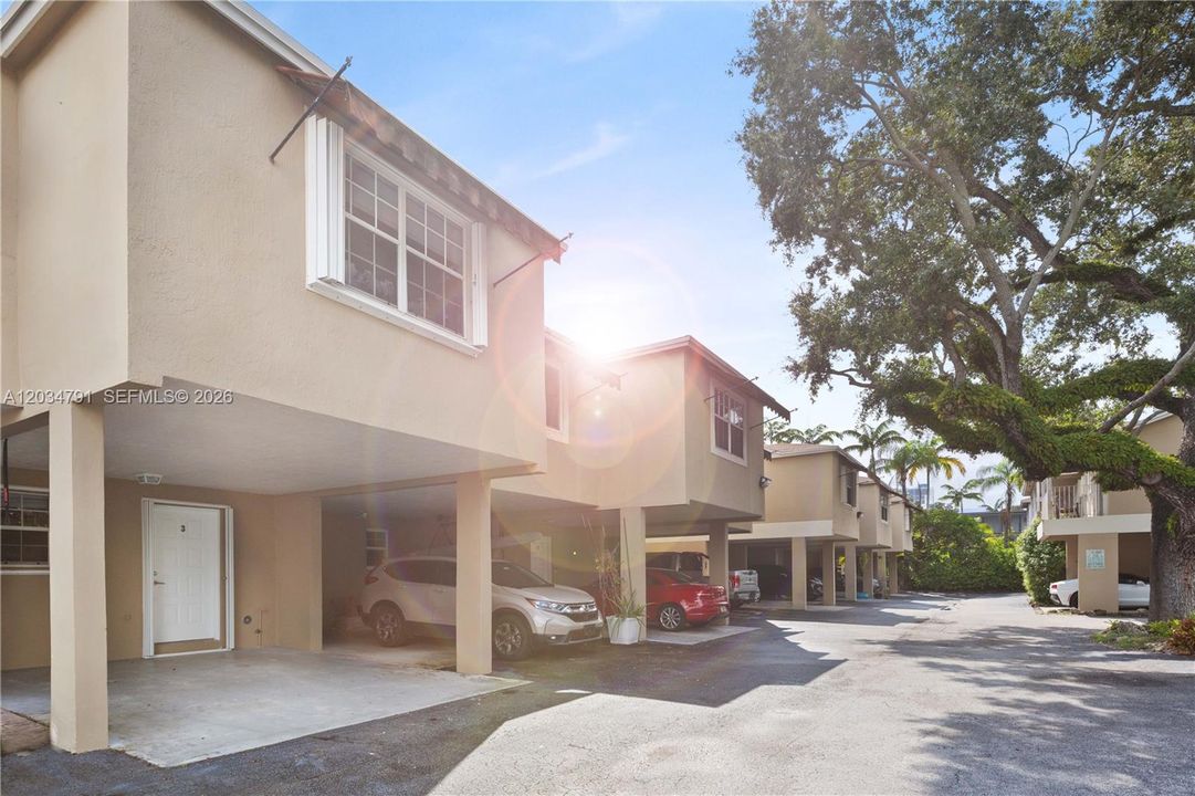For Rent: $4,150 (2 beds, 2 baths, 947 Square Feet)