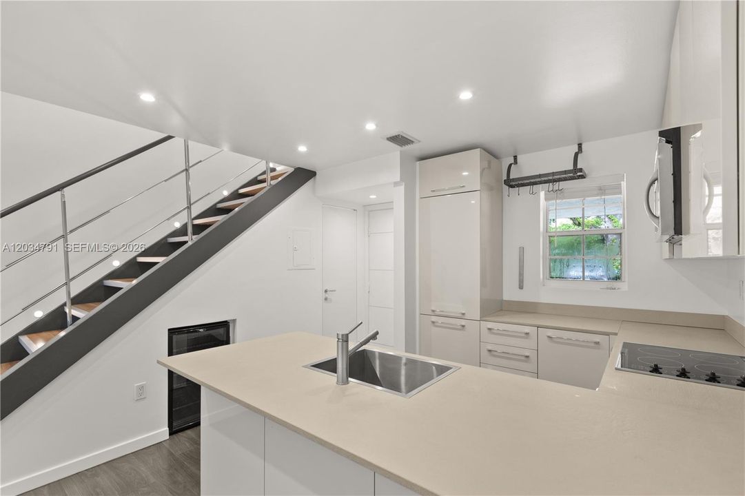 For Rent: $4,150 (2 beds, 2 baths, 947 Square Feet)