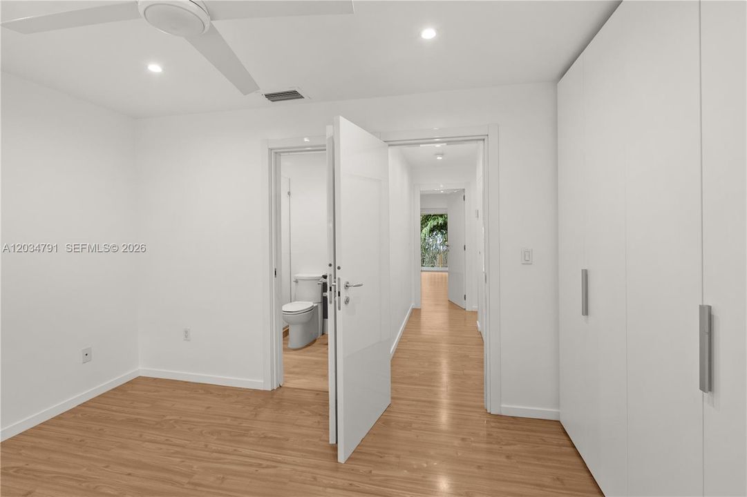 For Rent: $4,150 (2 beds, 2 baths, 947 Square Feet)