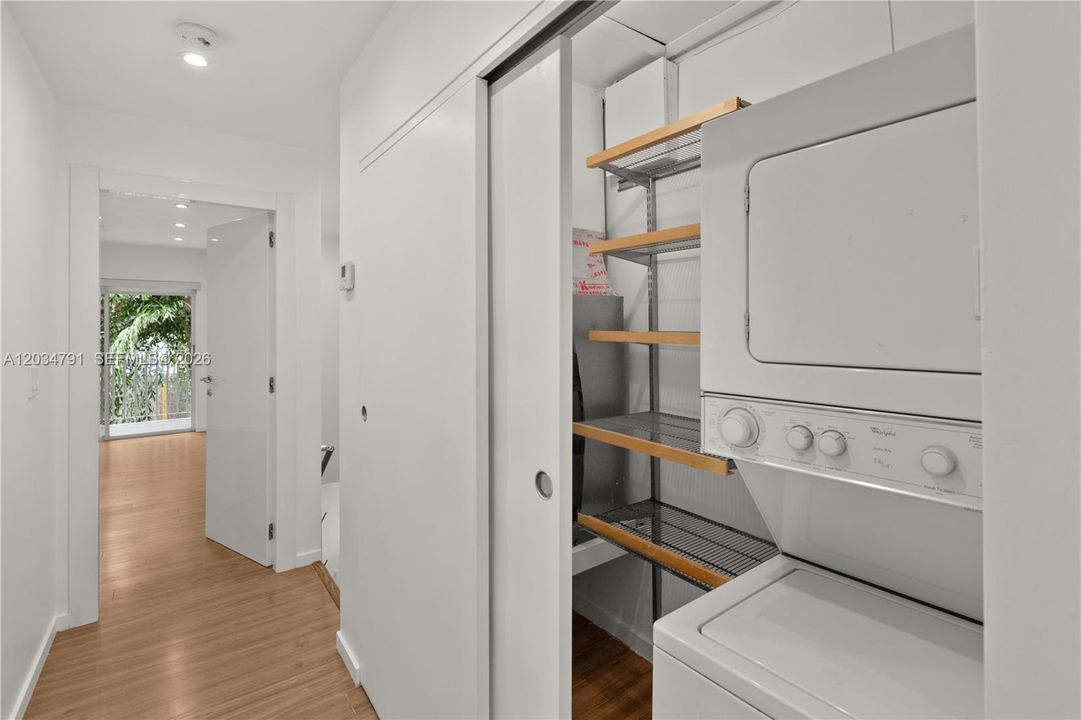 For Rent: $4,150 (2 beds, 2 baths, 947 Square Feet)