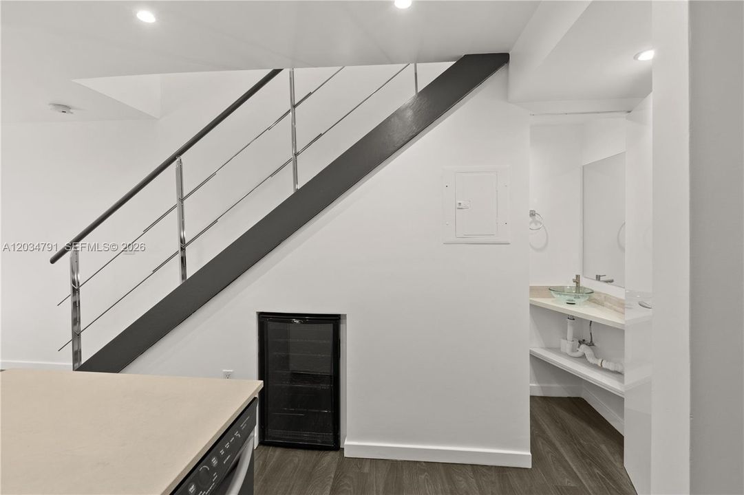 For Rent: $4,150 (2 beds, 2 baths, 947 Square Feet)