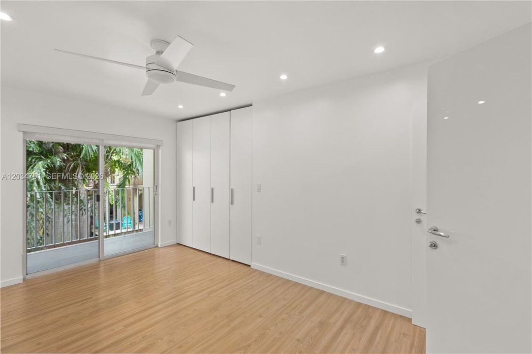 For Rent: $4,150 (2 beds, 2 baths, 947 Square Feet)