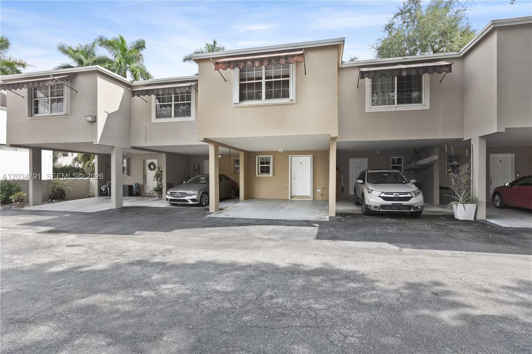 For Rent: $4,150 (2 beds, 2 baths, 947 Square Feet)
