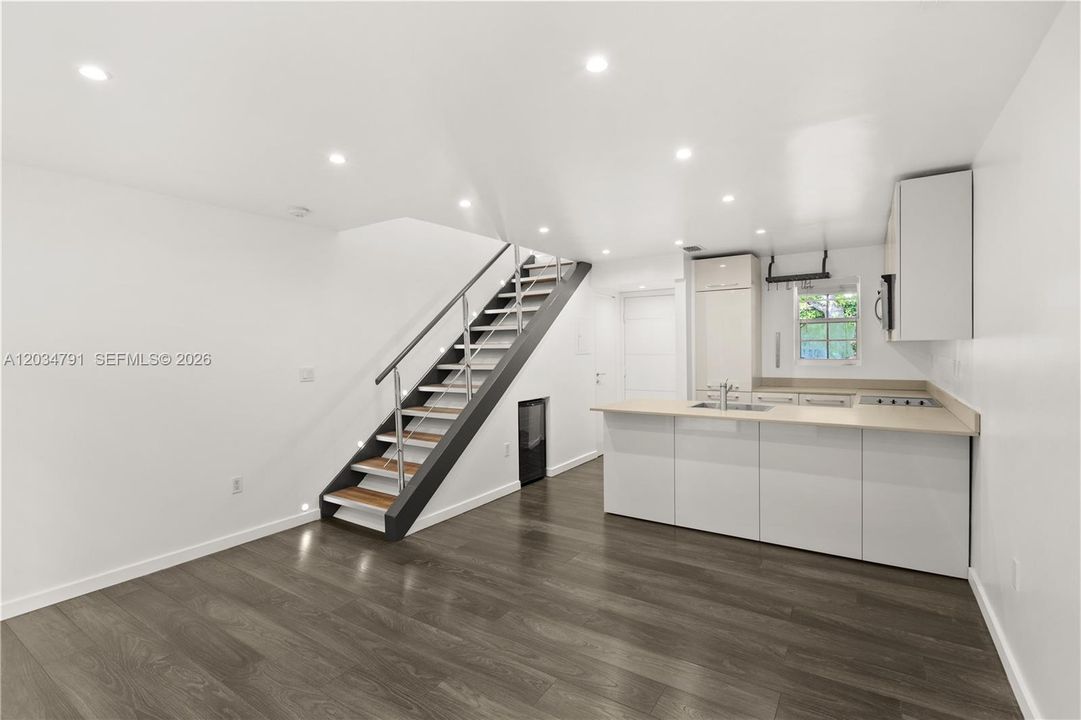 For Rent: $4,150 (2 beds, 2 baths, 947 Square Feet)