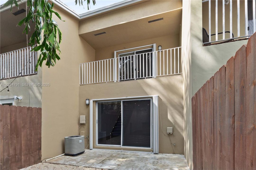 For Rent: $4,150 (2 beds, 2 baths, 947 Square Feet)