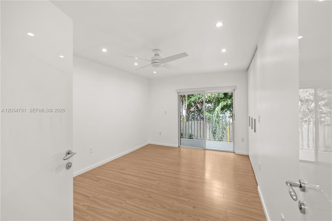 For Rent: $4,150 (2 beds, 2 baths, 947 Square Feet)