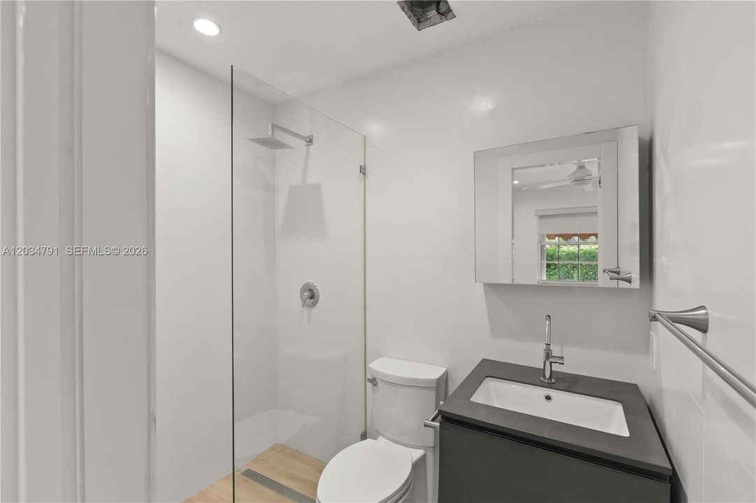 For Rent: $4,150 (2 beds, 2 baths, 947 Square Feet)