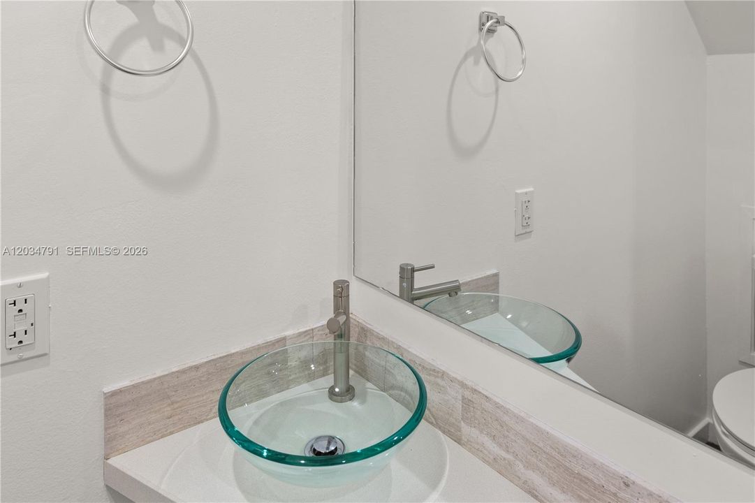 For Rent: $4,150 (2 beds, 2 baths, 947 Square Feet)