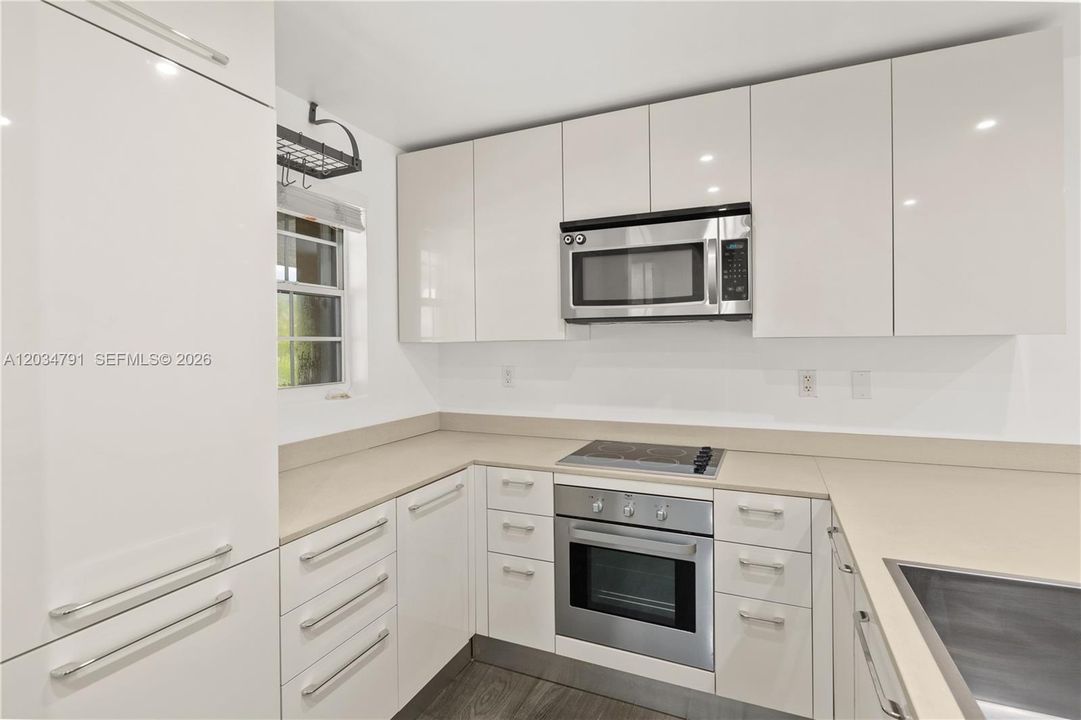 For Rent: $4,150 (2 beds, 2 baths, 947 Square Feet)