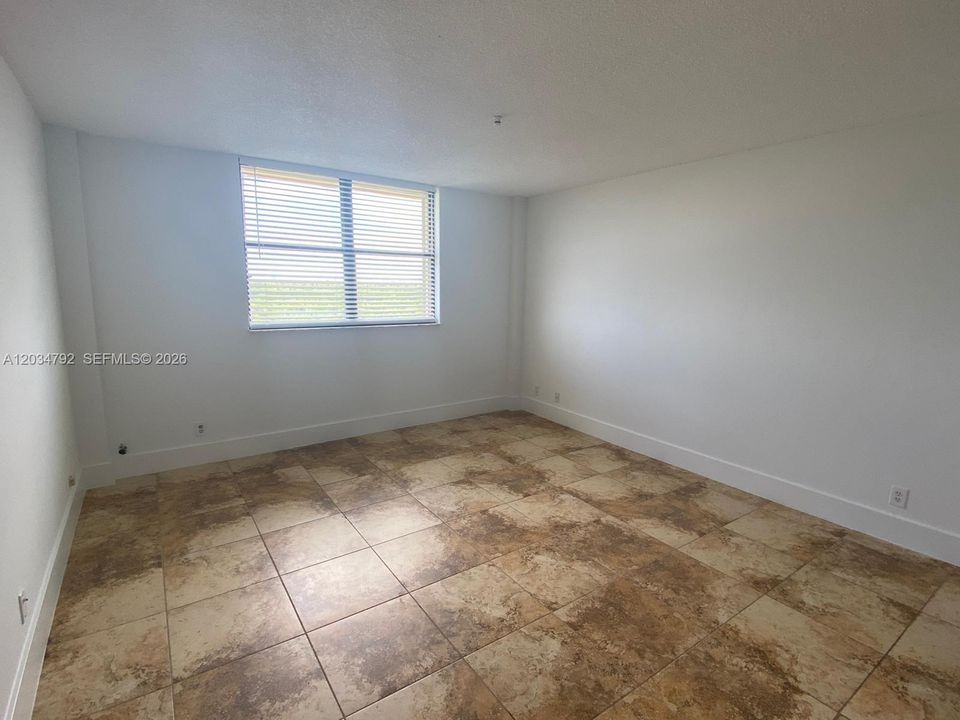 For Sale: $280,000 (2 beds, 2 baths, 1190 Square Feet)