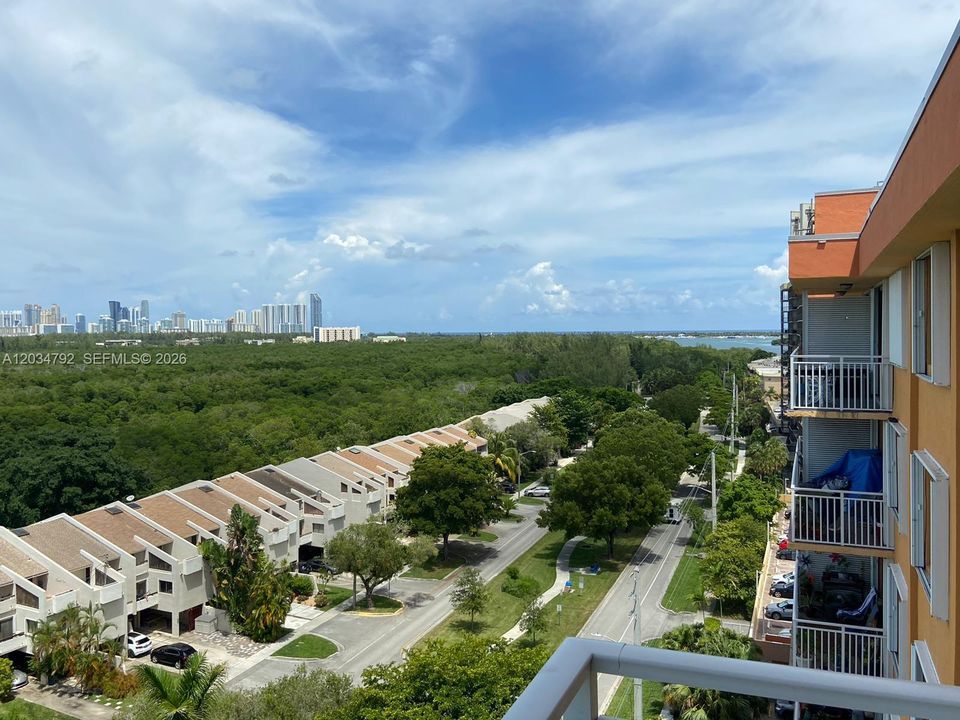 For Sale: $280,000 (2 beds, 2 baths, 1190 Square Feet)