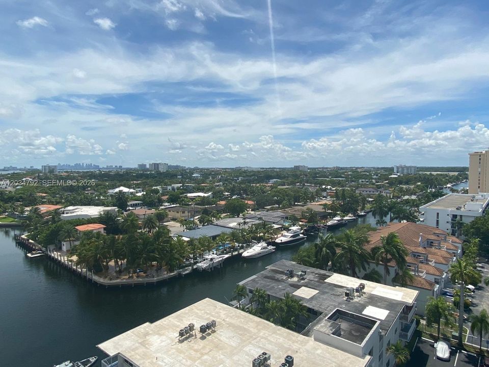 For Sale: $280,000 (2 beds, 2 baths, 1190 Square Feet)