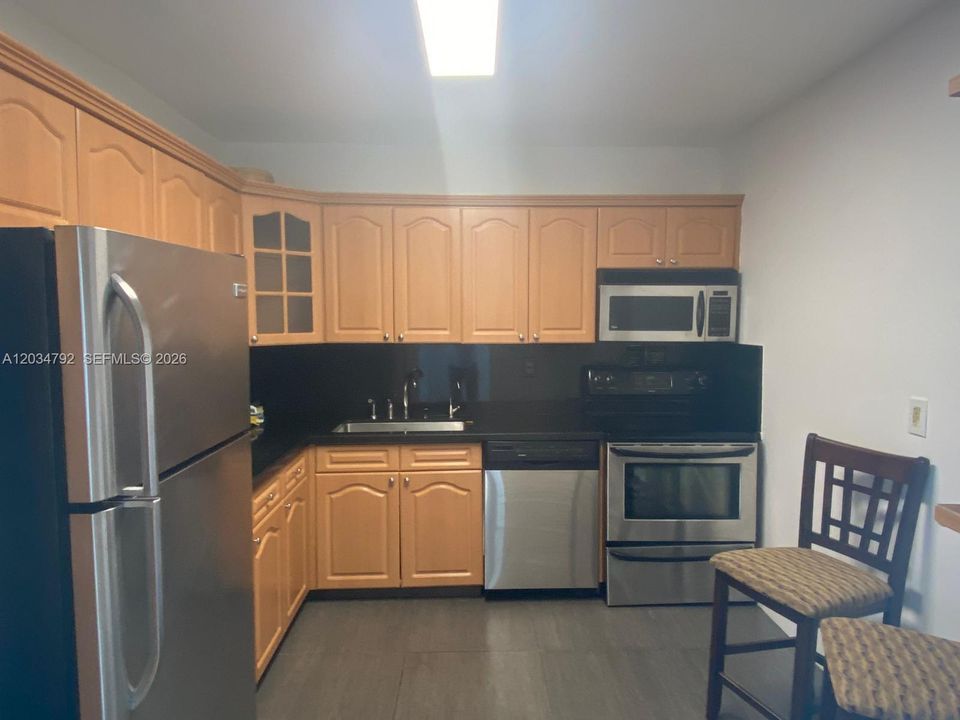 For Sale: $280,000 (2 beds, 2 baths, 1190 Square Feet)