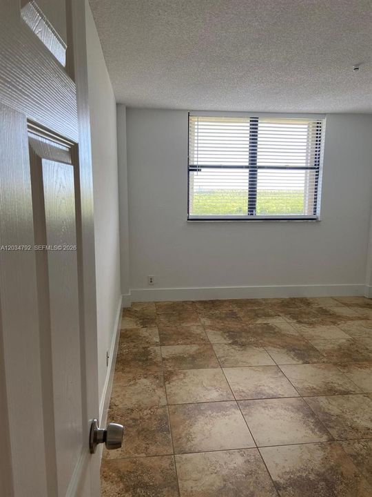 For Sale: $280,000 (2 beds, 2 baths, 1190 Square Feet)