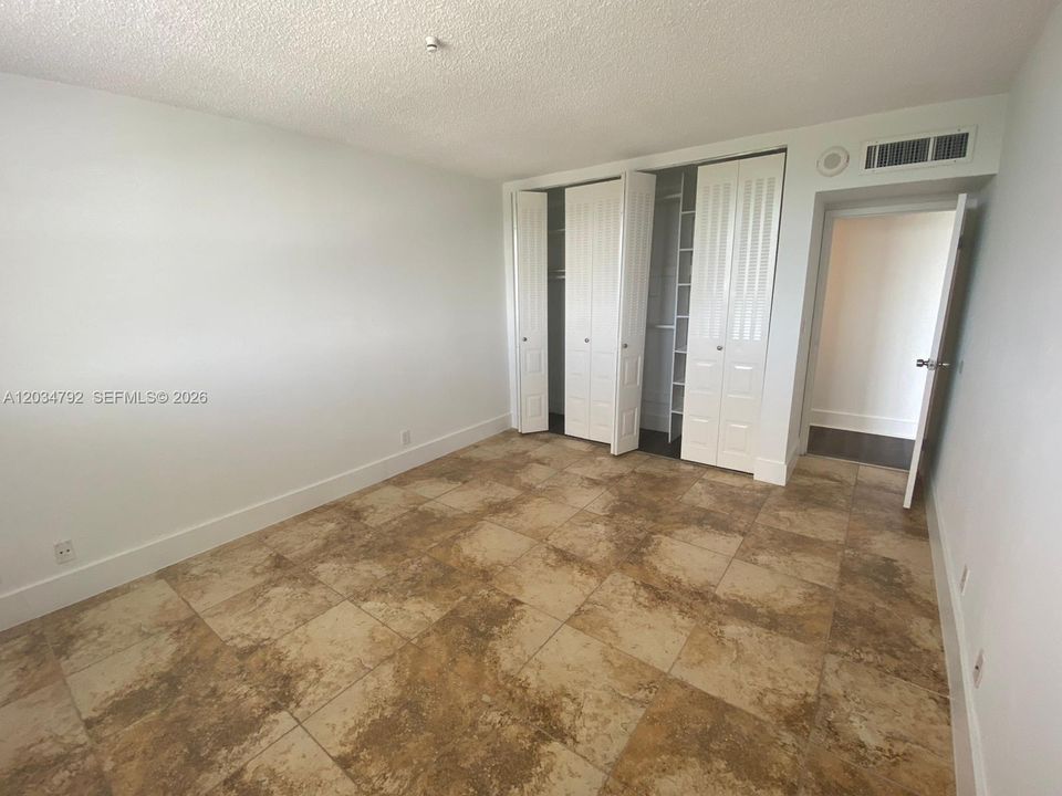 For Sale: $280,000 (2 beds, 2 baths, 1190 Square Feet)