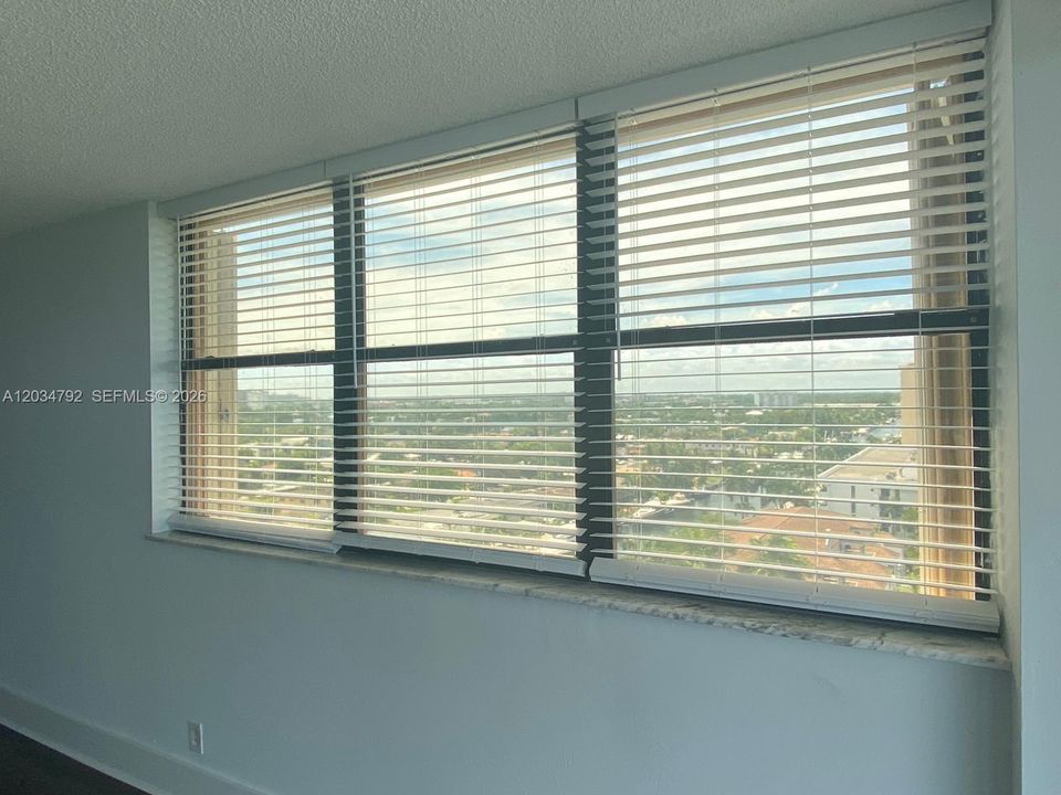 For Sale: $280,000 (2 beds, 2 baths, 1190 Square Feet)