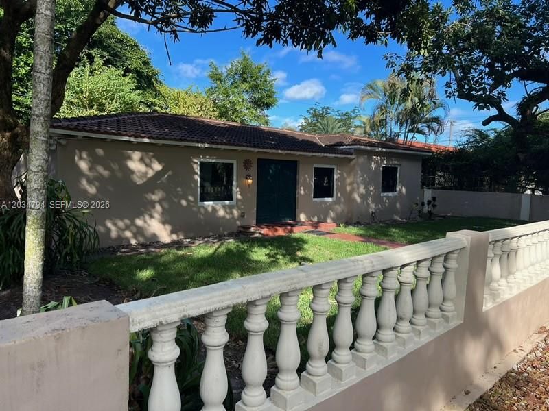En Renta: $3,950 (3 camas, 2 baños, 1748 Pies cuadrados)