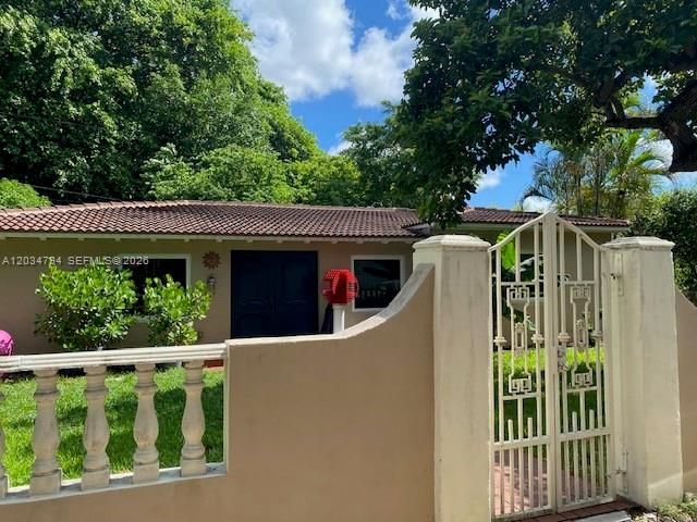 En Renta: $3,950 (3 camas, 2 baños, 1748 Pies cuadrados)