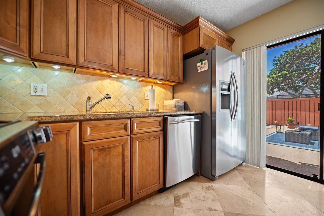 11-web-or-mls-2874-waterford-dr-s