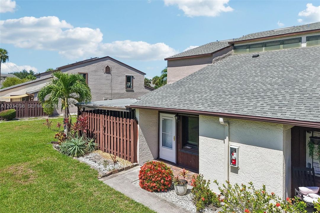 For Sale: $210,000 (2 beds, 2 baths, 1197 Square Feet)