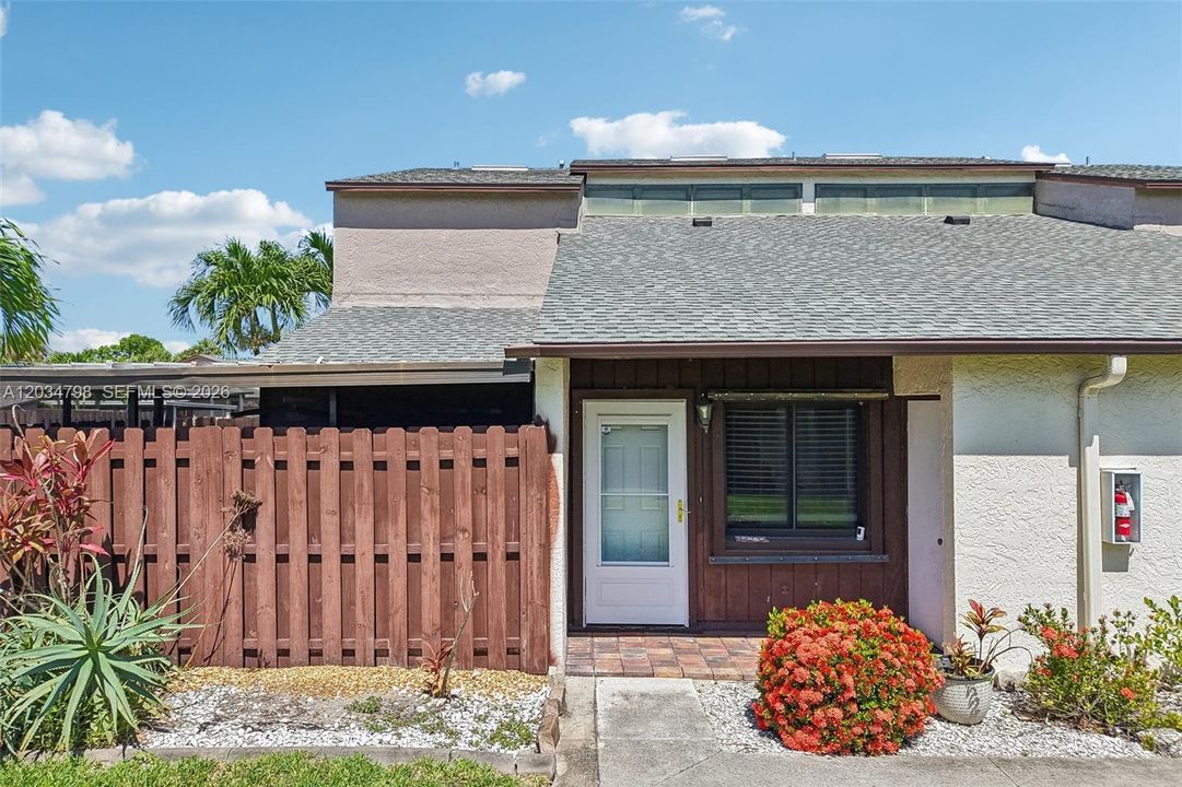 For Sale: $210,000 (2 beds, 2 baths, 1197 Square Feet)