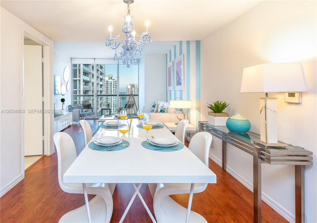 For Sale: $625,000 (1 beds, 1 baths, 876 Square Feet)