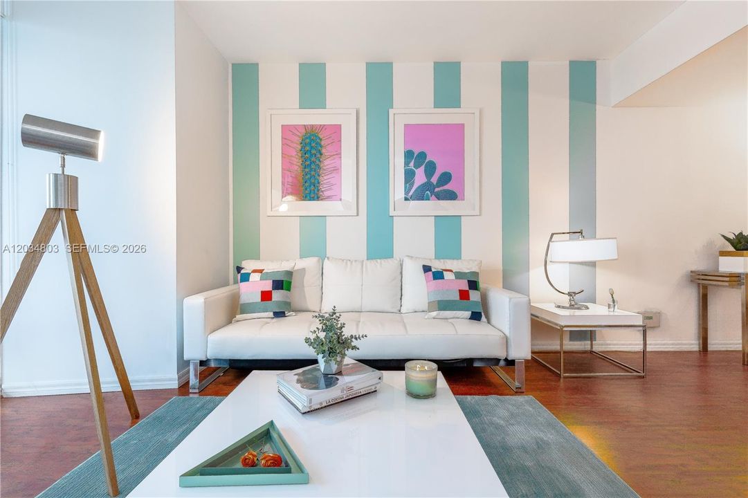 For Sale: $625,000 (1 beds, 1 baths, 876 Square Feet)
