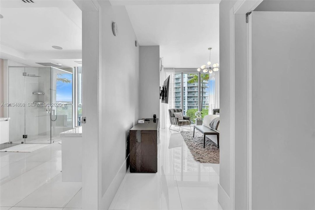 For Sale: $4,850,000 (6 beds, 5 baths, 4650 Square Feet)