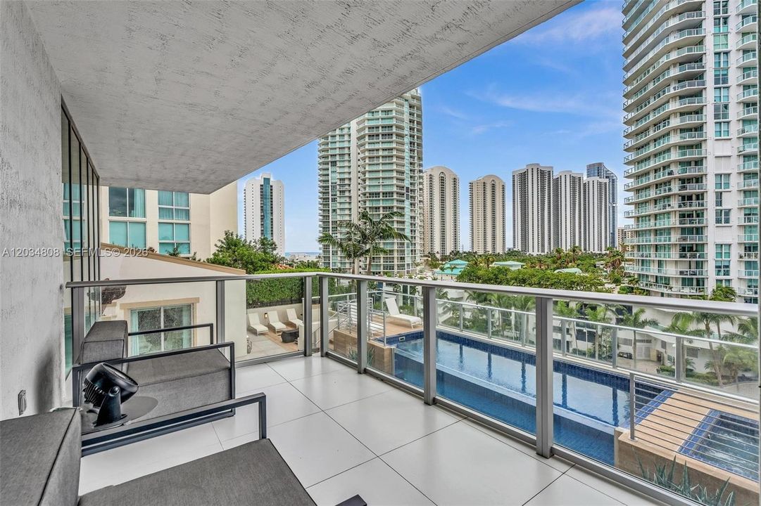 For Sale: $4,850,000 (6 beds, 5 baths, 4650 Square Feet)