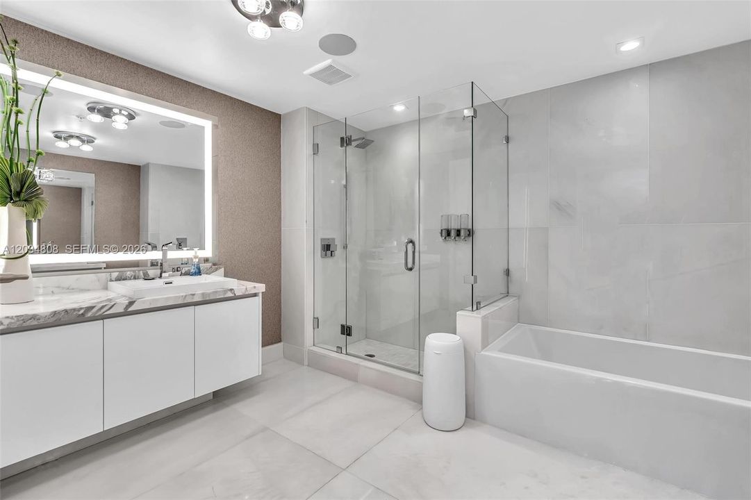 For Sale: $4,850,000 (6 beds, 5 baths, 4650 Square Feet)